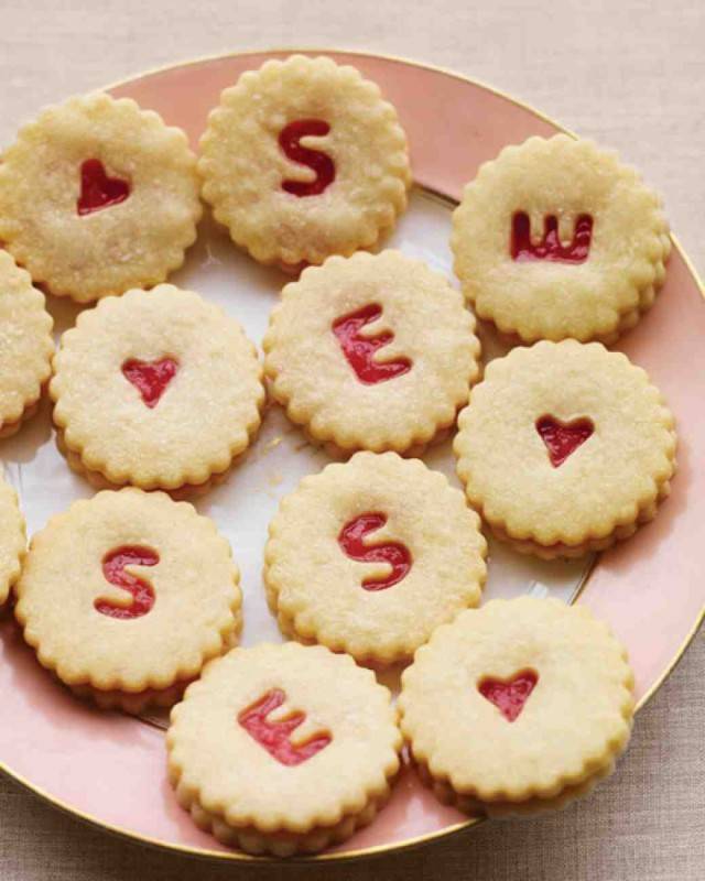 Gorgeous Valentine’s Day Wedding Cookies
