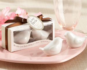 1_23033WT_LoveBirds_SaltPepper_M salt and pepper shaker favors