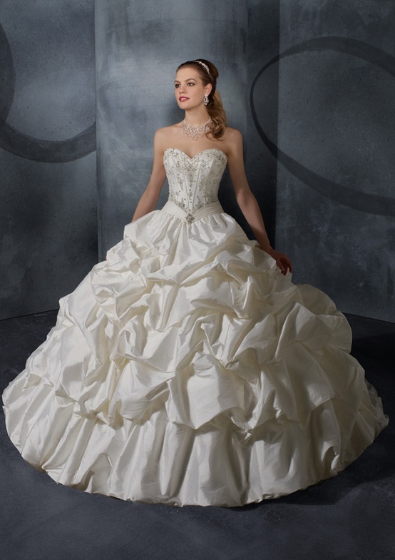 What to Do When You Can’t Afford a Wedding Dress