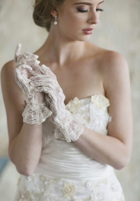 4 Ways to Incorporate Lace into Your Wedding