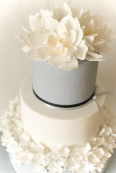 Top 5 Elegant Wedding Cake Photos on Pinterest Magnolia Wedding Cake