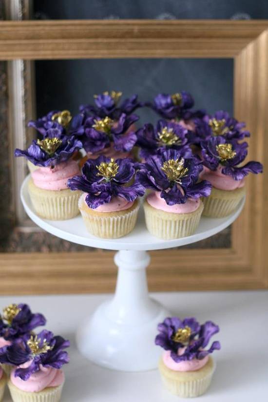 Wedding Cupcakes: Yay or Nay? Purple and Gold Floral Cupcakes