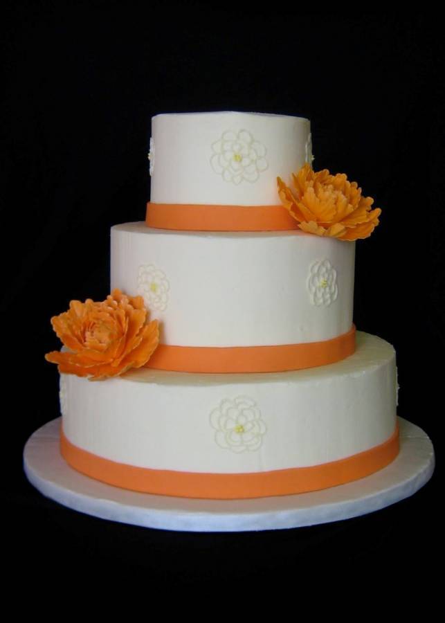 7 Beautiful Wedding Cakes Featuring the Color Orange