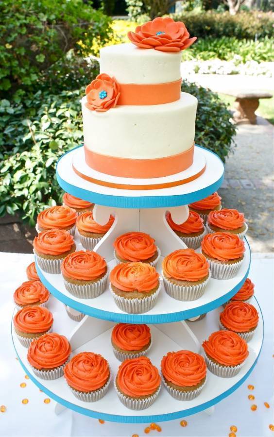 7 Beautiful Wedding Cakes Featuring the Color Orange