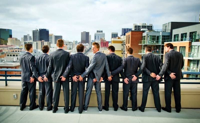 6 Hilarious and Unique Bridal Party Photos