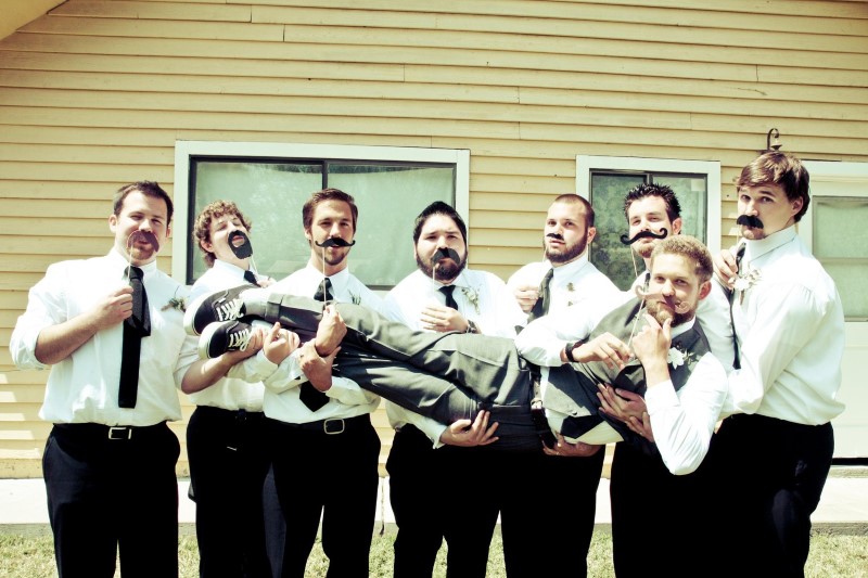 6 Hilarious and Unique Bridal Party Photos