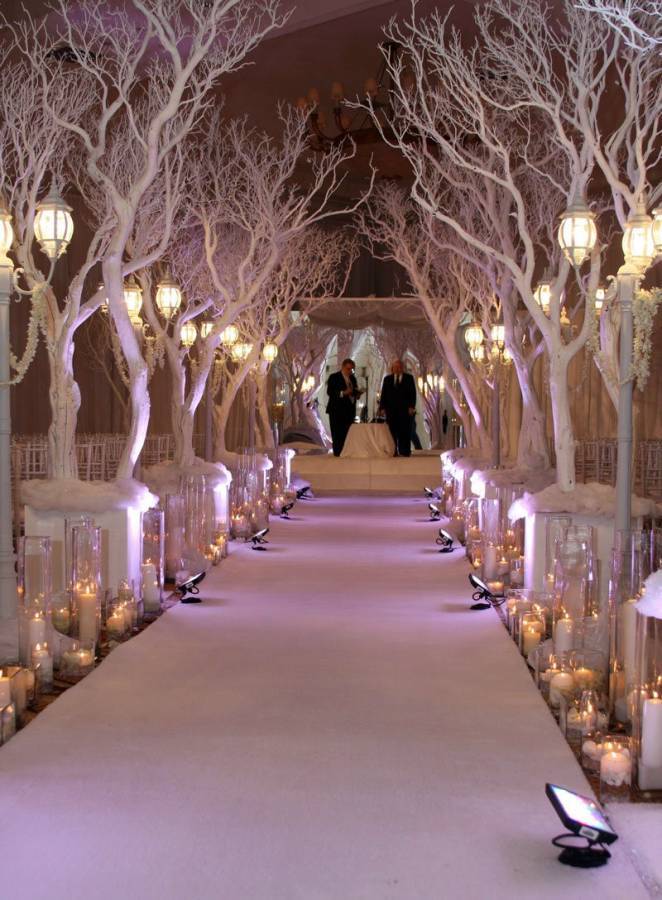Breathtaking Christmas-Themed Weddings