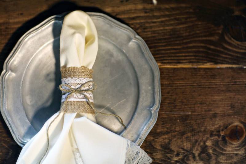 lace-and-burlap-wrapped-wedding-napkins.original