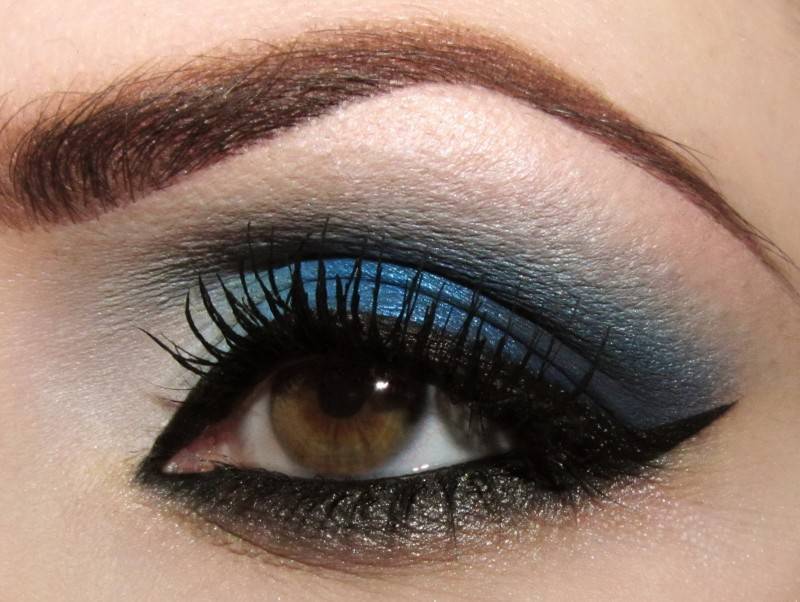 Bold but Elegant Wedding Makeup for the Not Necessarily Traditional Bride