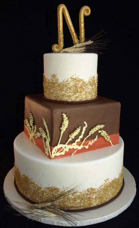 5 Unusual but Elegant Wedding Cakes