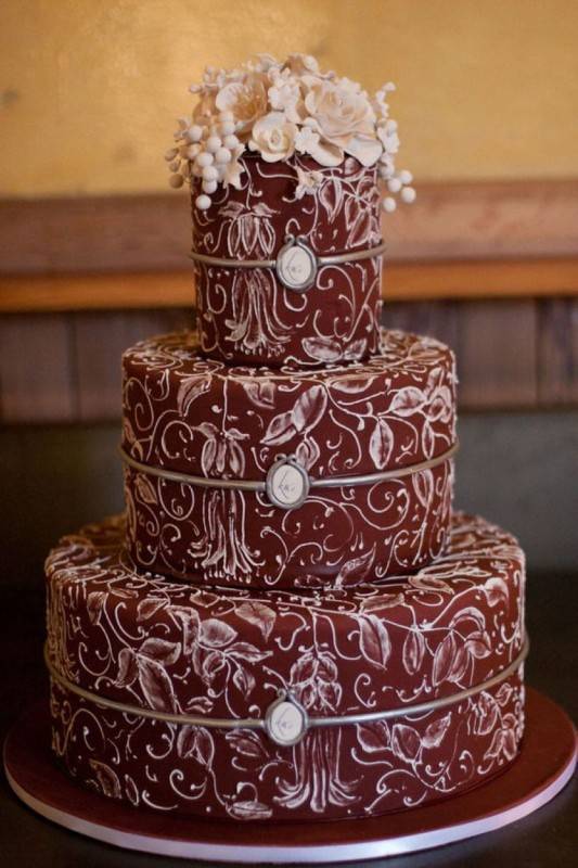 5 Unusual but Elegant Wedding Cakes