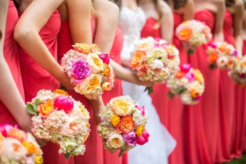 Colorful, Vivid Weddings Can be Elegant Instead of Tacky