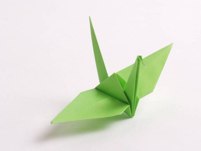 green origami crane