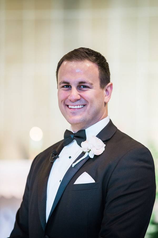 grooms-face