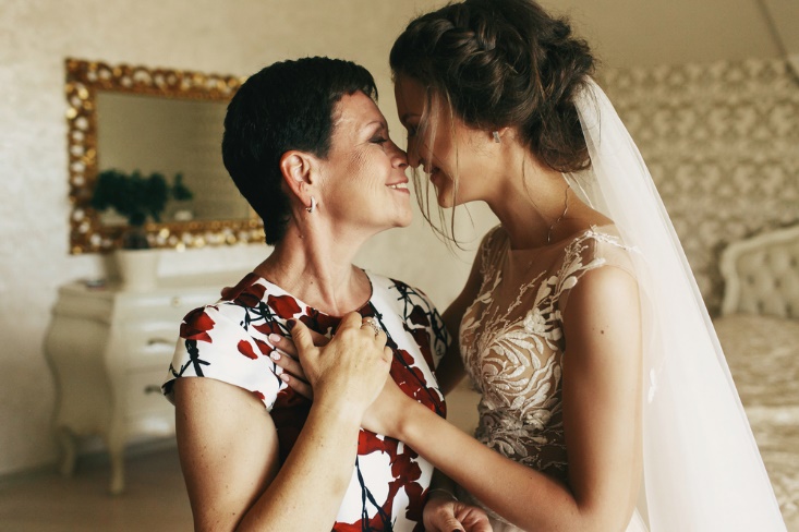 The Definitive Mother of the Bride Style Guide