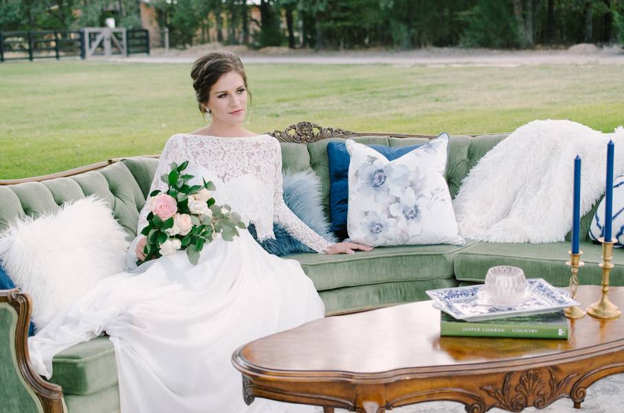 Southern Blue Porcelain Inspired Styled Shoot at The White Sparrow