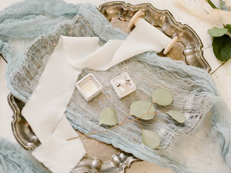 Southern Blue Porcelain Inspired Styled Shoot at The White Sparrow